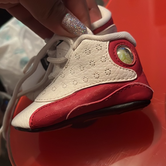 Red and white baby shoes Left side red color is peeling as shown in the pictures - Picture 7 of 7